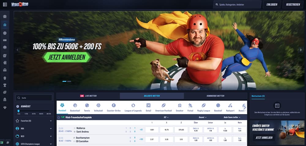 Eine Online-Casino-Startseite mit Superhelden-Thema, die ein auffälliges Banner mit einem Willkommensbonus von 100 % bis zu 500 € und 200 Freispielen zeigt, mit bunten Charakteren und einem Hund sowie Wettoptionen für Fußball, Basketball und E-Sport.